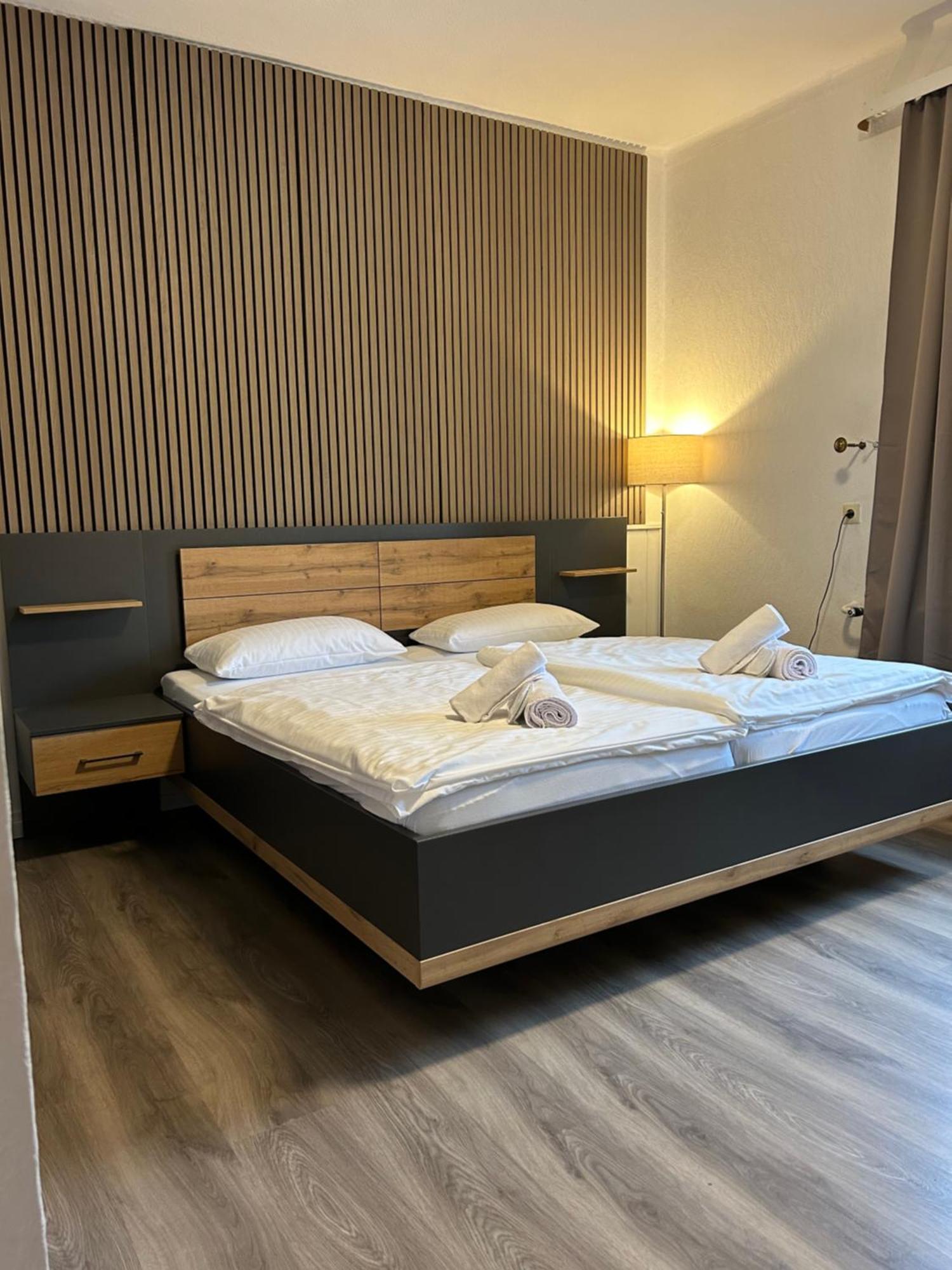 Riverside Airport Hotel Kelsterbach Esterno foto