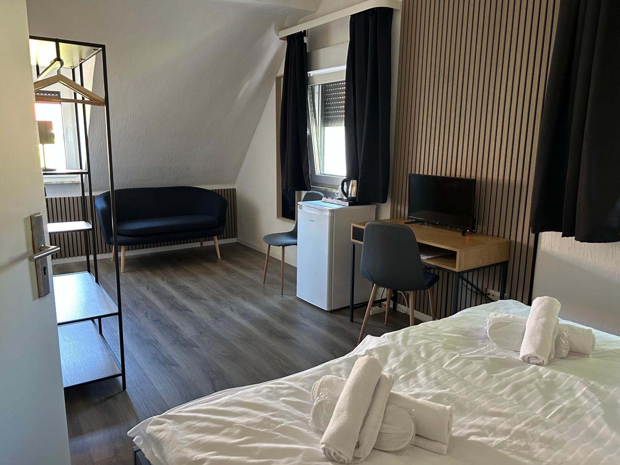 Riverside Airport Hotel Kelsterbach Esterno foto
