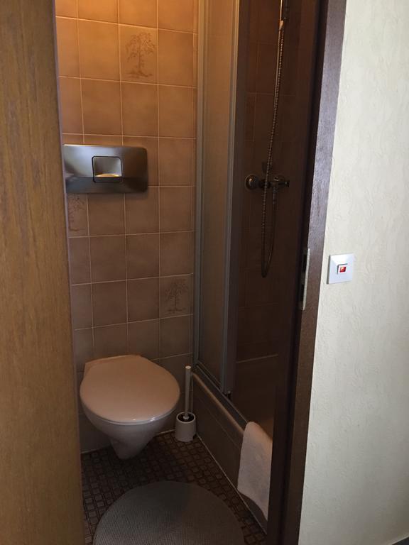 Riverside Airport Hotel Kelsterbach Esterno foto