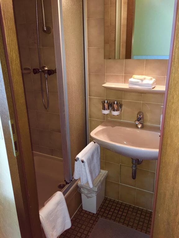 Riverside Airport Hotel Kelsterbach Esterno foto